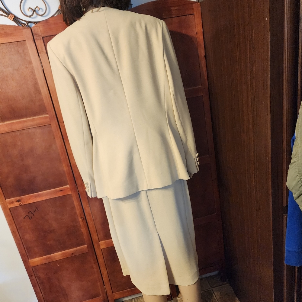 Women's Skirt Suit - Picture 10 of 14